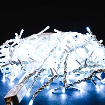 Šaltai baltos spalvos kabantys varvekliai, 300 LED